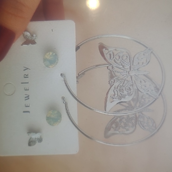 Beautiful butterfly headband/crown and 3 pairs of earrings. - Picture 6 of 9